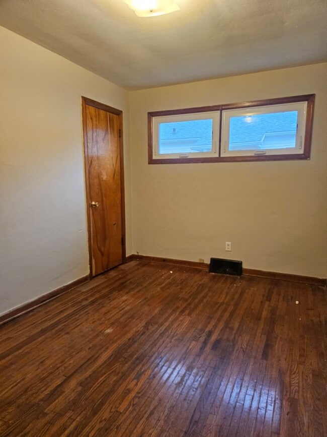 Photo - Cozy, great location!