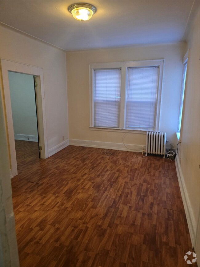 Building Photo - 84-16 Jamaica Ave Unit 2F Rental