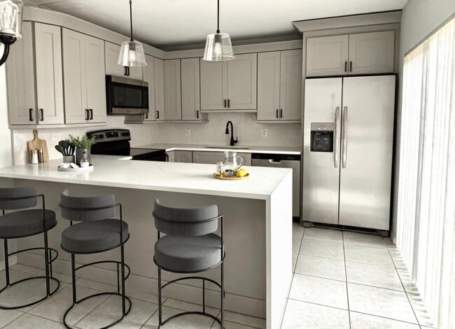 Building Photo - 1705 17th Ln