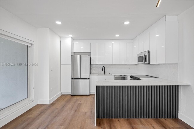 Building Photo - 3661 NE 170th St Unit 2