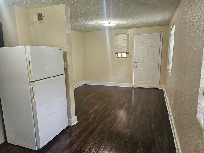 2113 Mount Herman St Unit B