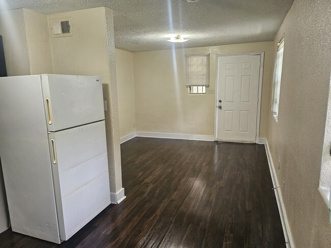 Photo - 2113 Mount Herman St Unit B