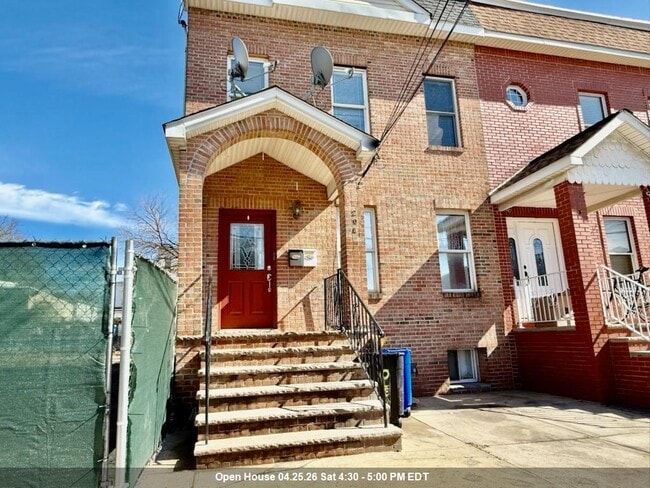 Building Photo - 204 Olean Ave Unit 2