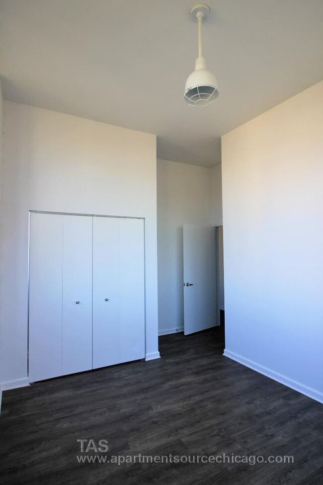 Building Photo - TRULY AMAZING Loft-style condo-quality 3 Bed/2 ba IN Unit 206