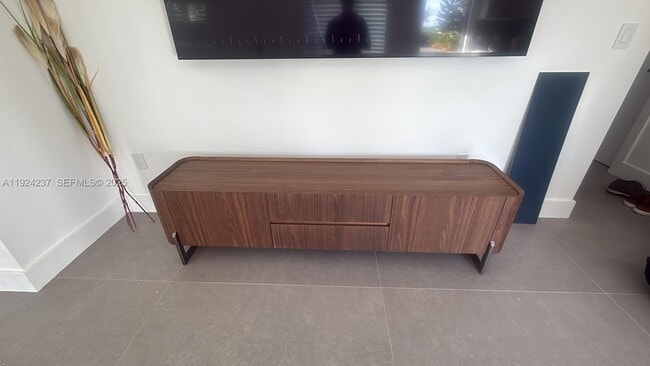 Photo - 4701 NE 3rd Ave