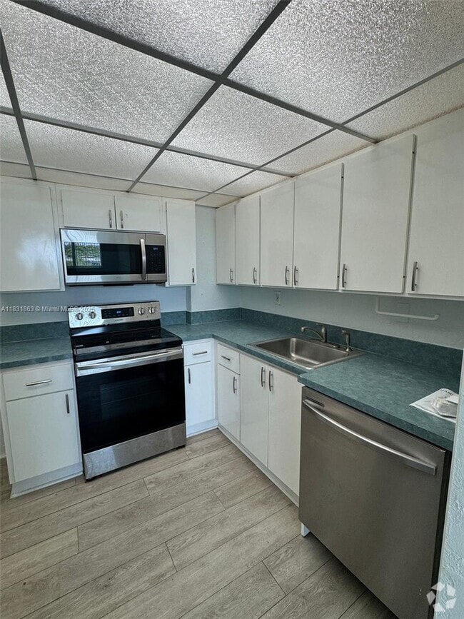 Building Photo - 9125 SW 77th Ave Unit 506 Rental