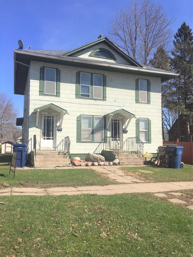 Building Photo - 308/310 3rd St SE Unit 310