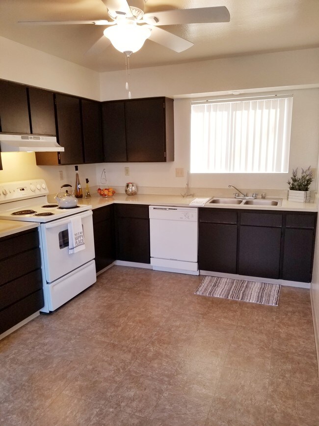 Photo - Glenbrook Apartments