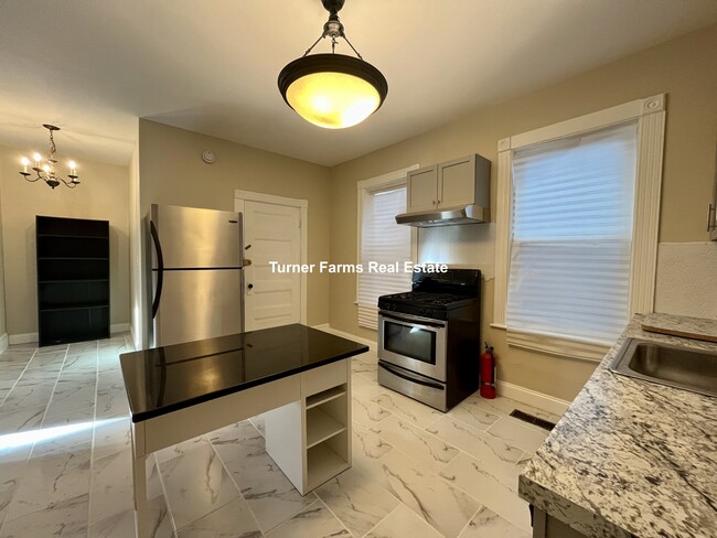 Building Photo - 10 Bucknam St Unit 1