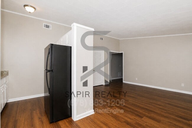 Photo - 1055 Pine St NE