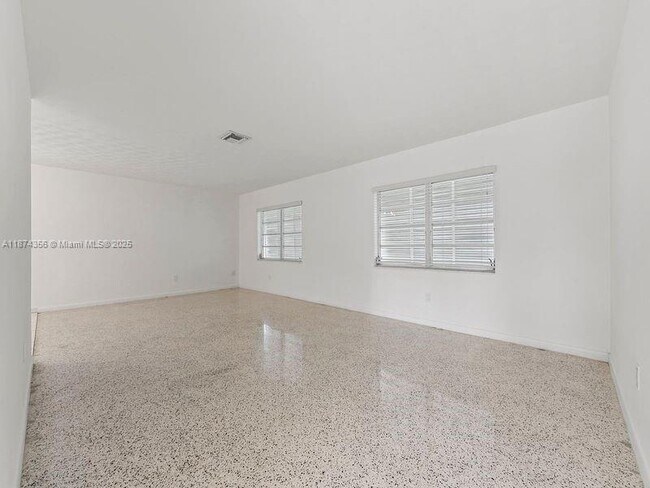 Photo - 1515 NE 2nd Ave