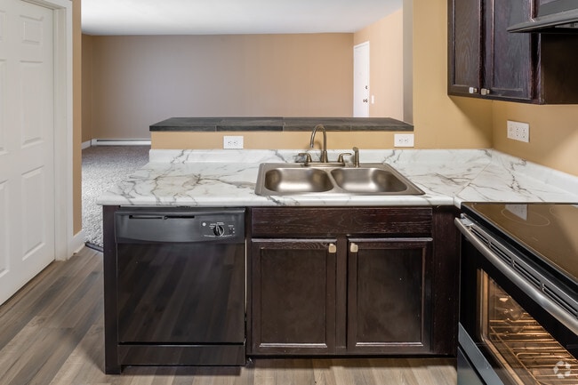 2BR, 1BA - 850 SF