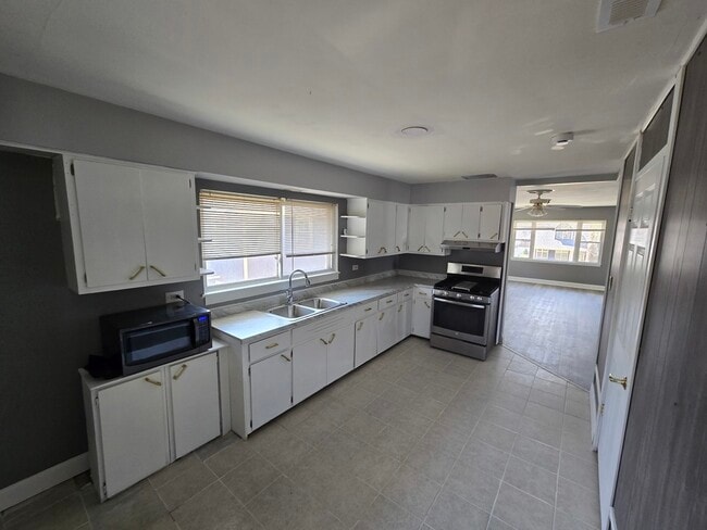 Photo - 722 N Center St