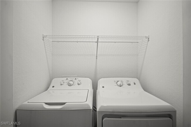 Building Photo - 15285 Grn Acrs Ave Unit 424