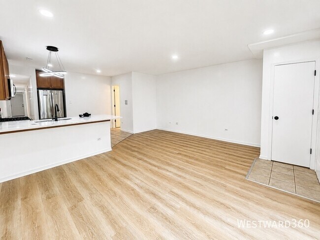 Photo - 2534 W Harrison St Unit 1