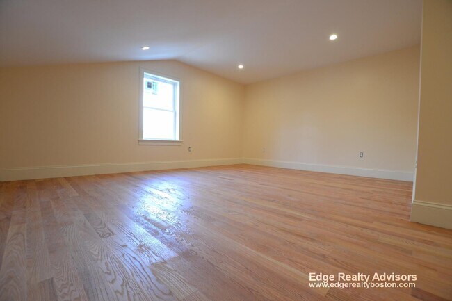 Photo - 130 Bigelow St Unidad 1