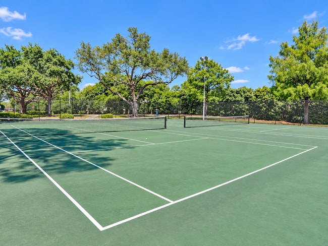 305 Lakepointe Dr Unit 302