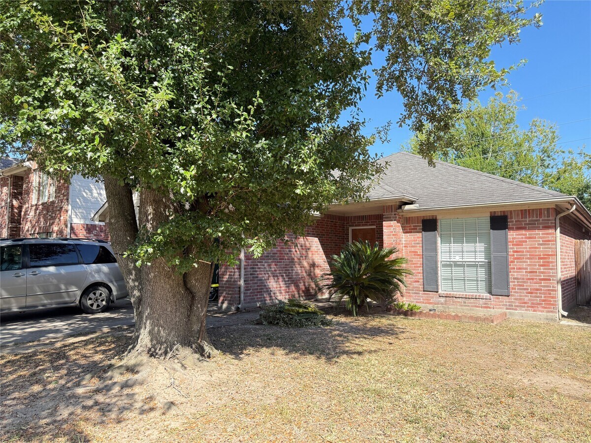 Photo - 719 Willow W Dr