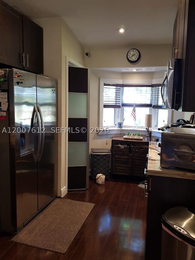930 NE 33rd Terrace Unit 202
