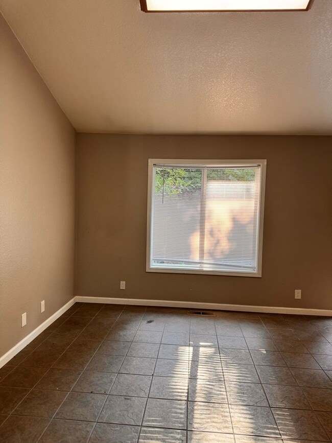 Photo - 1327 NW Vallejo St