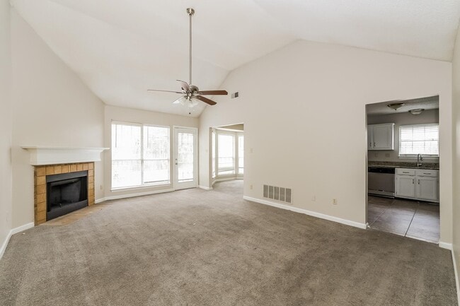 Photo - 7816 Lake Cross Dr E