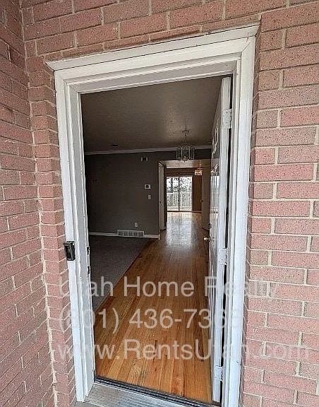 Photo - 2058 California Ave