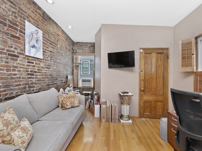 Photo - 50 Green St Unit B