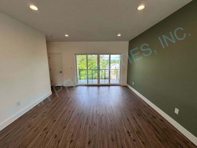 Photo - 9023 NE Hoyt St