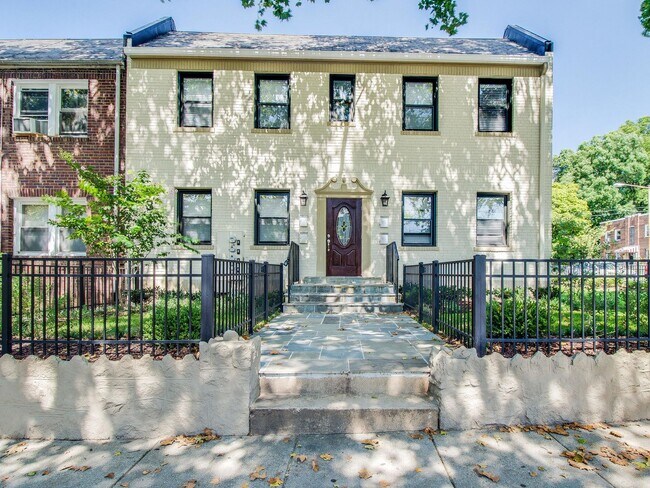 Building Photo - 1842 M St NE Unit #4