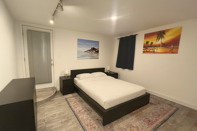 Photo - 1932 Calvert St NW Unit 2