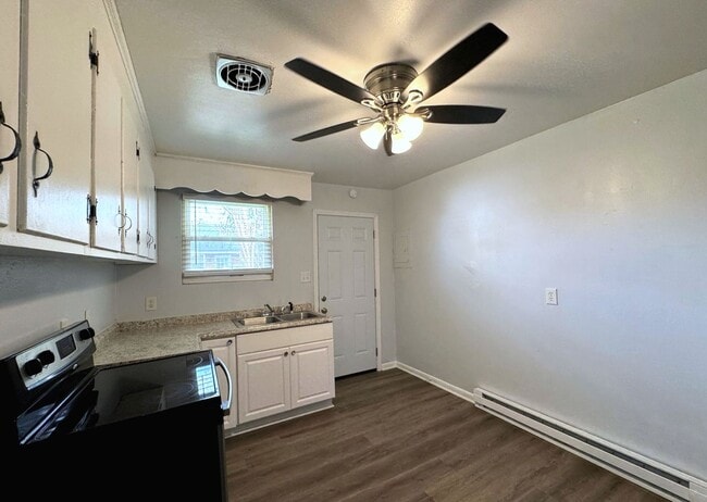 Photo - Charming 2-Bedroom Duplex with Private Yard in Chesapeake