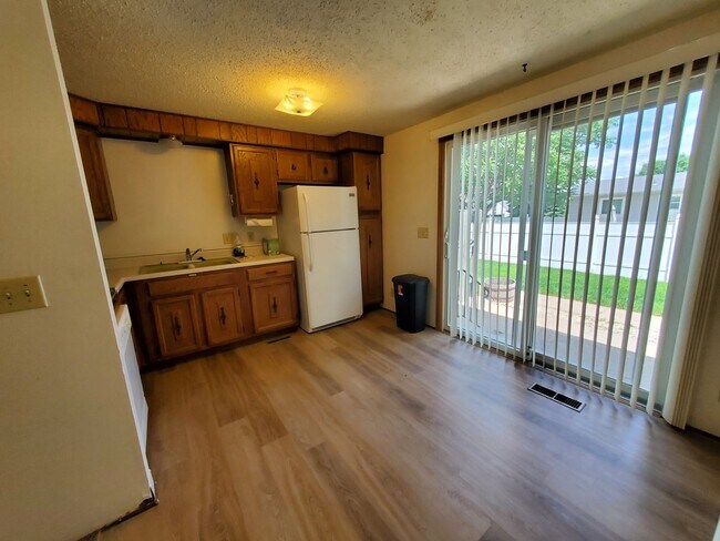 Photo - 2 Bed, 1.5 Bath Townhouse – Thomas Drive