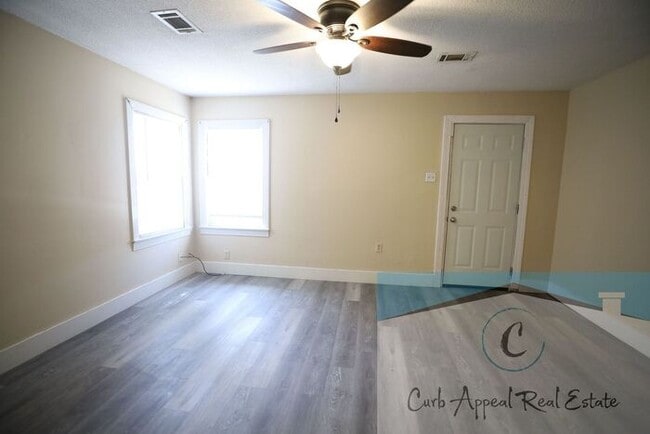 Photo - 1 bed / 1 bath apartment - $800