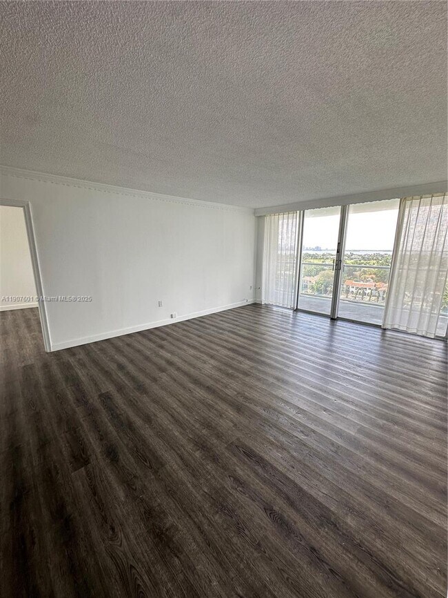 Photo - 5750 Collins Ave Unidad 12D