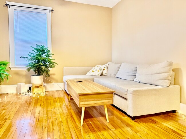 Photo - 37 Hilton St Unit 1