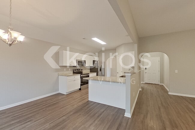 Photo - 818 Heather Dr