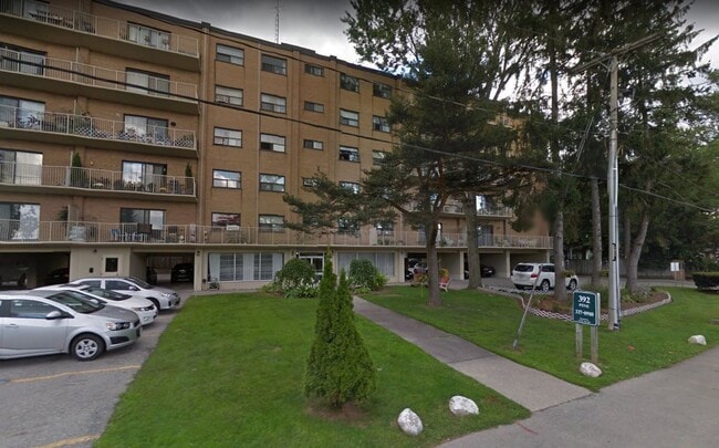 Building Photo - 392 Pine Ave