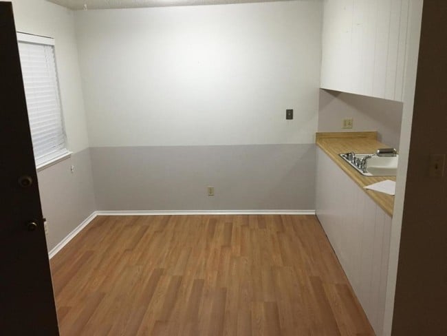 Photo - 2004 Ahern St Unit 24