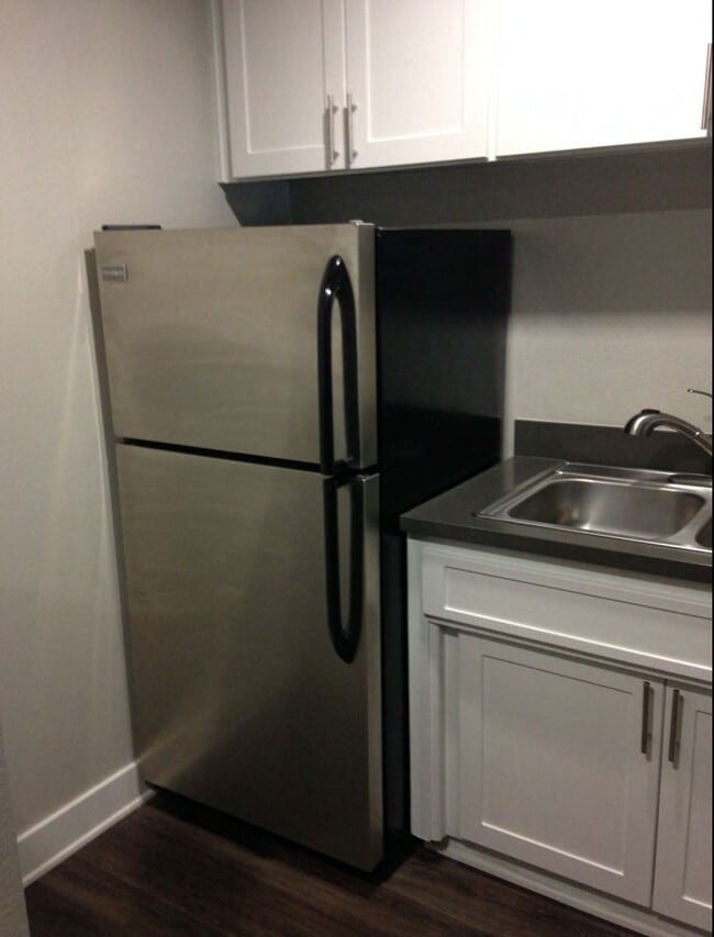 Photo - 411 Kelton Ave Unit 129