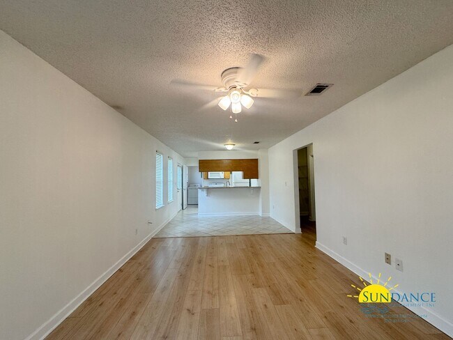 Photo - Updated 2 Bedroom Duplex in Central Crestv...