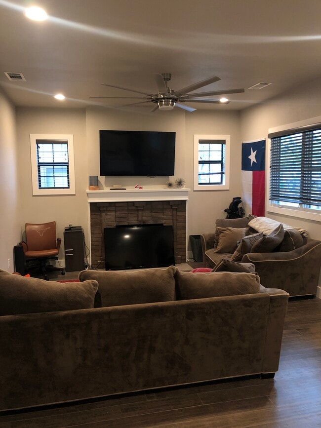 Photo - 2830 Salado St