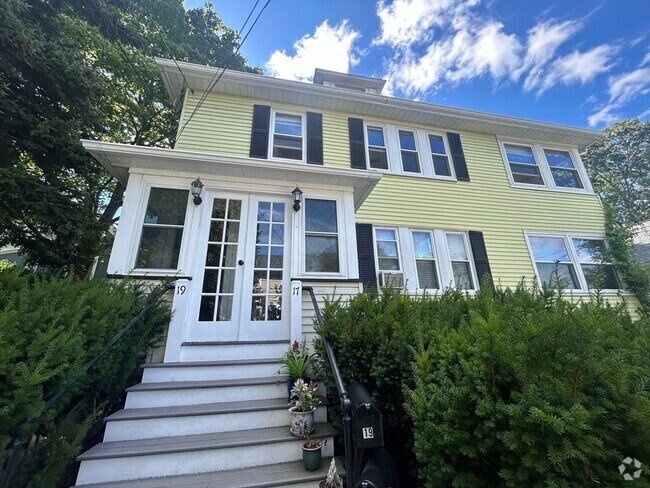 Building Photo - 19 Newland Rd Unit 2 Rental