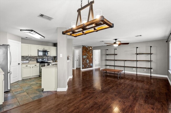 Building Photo - 208 Rock Hound Ln