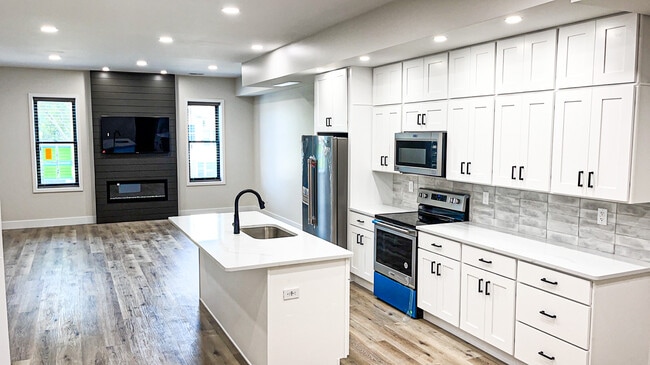 Building Photo - 112 E Main St Unit 3 - Apt Loft