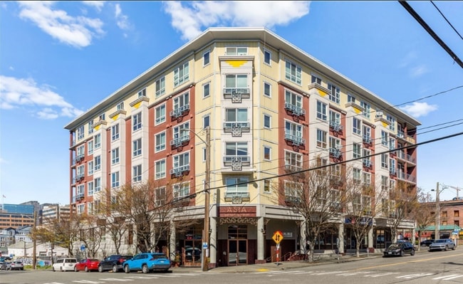 Building Photo - 668 S Lane St