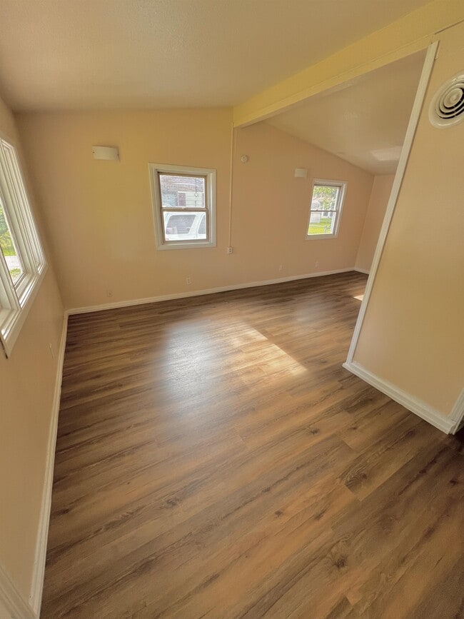 Photo - 214 W Worley St