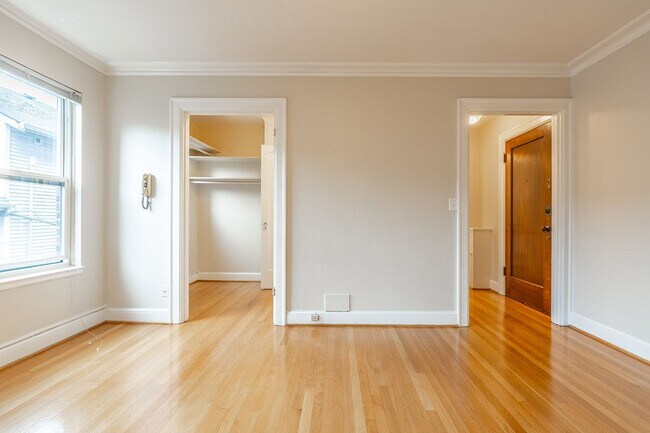 Photo - Lakeside Apartments