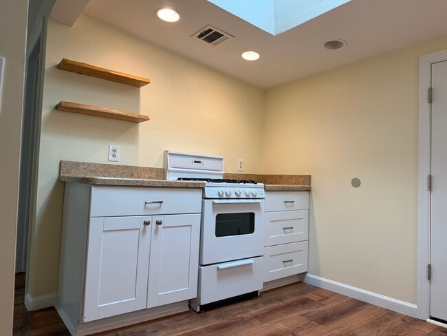 Photo - 590 Princeton Ave