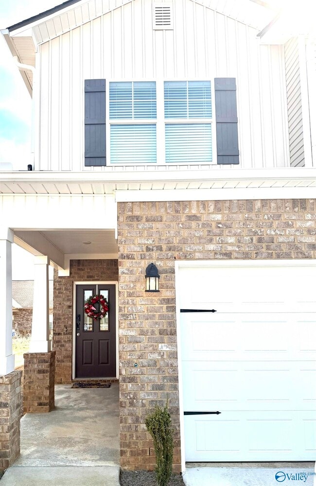 Building Photo - 7559 Discovery Pt Dr NW