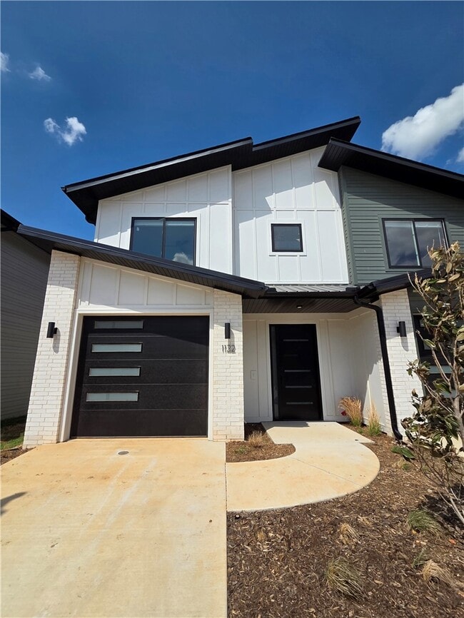 Building Photo - 1122 Emilia Ave